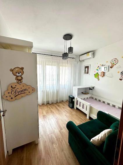 Proprietar vând apartament 4 camere, 84 mp, decomandat, zonă centrală Gh. Lazar