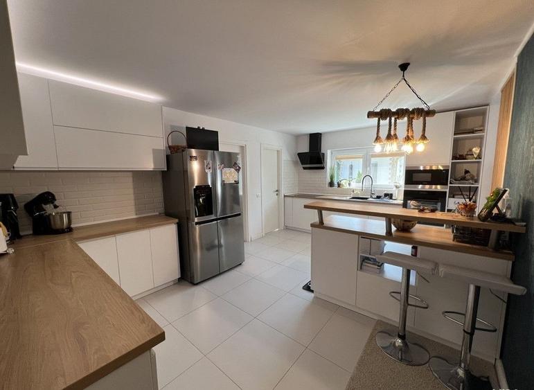 Casa individuala + Casa de oaspeți - 5+2 camere - Corbeanca, Central