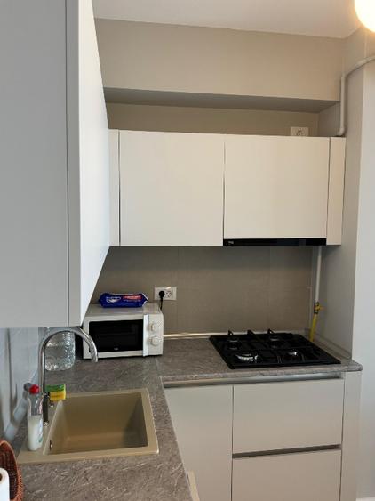 Vând apartament cu 2 camere plus garaj subteran, zona Perla -Teatru de Vara.