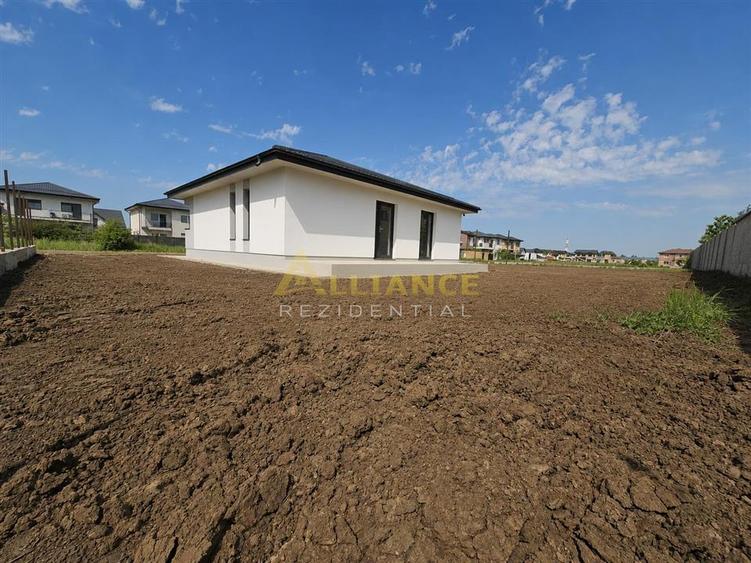 Casa parter- 4 camere- 600m de autobuz- 2km de metrou-pod-beci