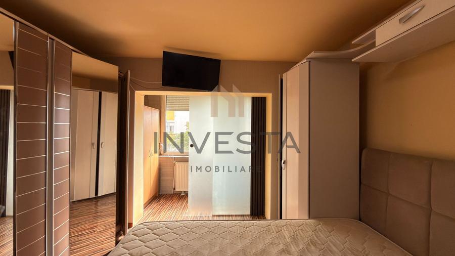 Apartament 3 camere decomandat, etaj intermediar, parcare,Intre Lacuri