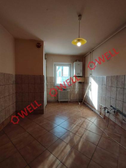 Apartament cu 3 camere de vânzare pe strada Stadionului!