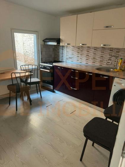 Casă cu 2 camere de închiriat în zona centrală – mobilată, utilată