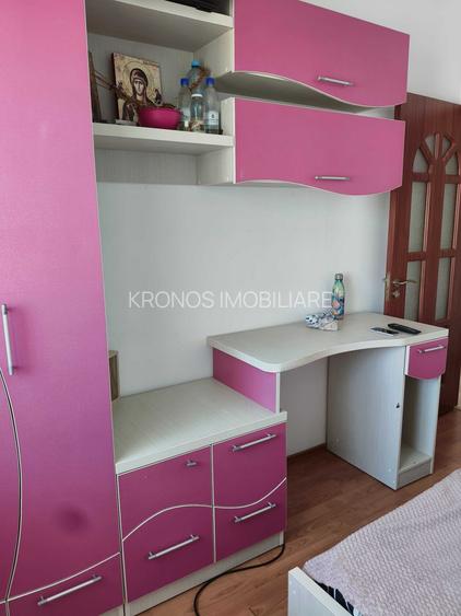 Km 4.5 ,3 camere la mansarda,56 mp preț 72.500 euro - 4
