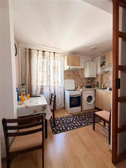 Garsoniera etaj 2/4 , centrala proprie, Tractorul, Brasov
