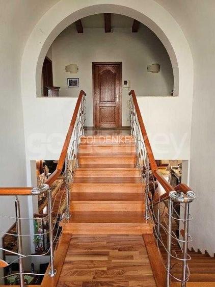 Vila individuala cu 8 camere | piscina | 2 garaje | 888mp teren