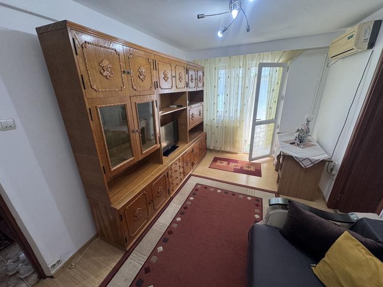 Apartament 2 camere zona Casa de Cultura cu Centrala