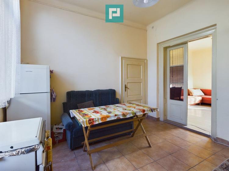 Casă cu teren în Pârneava