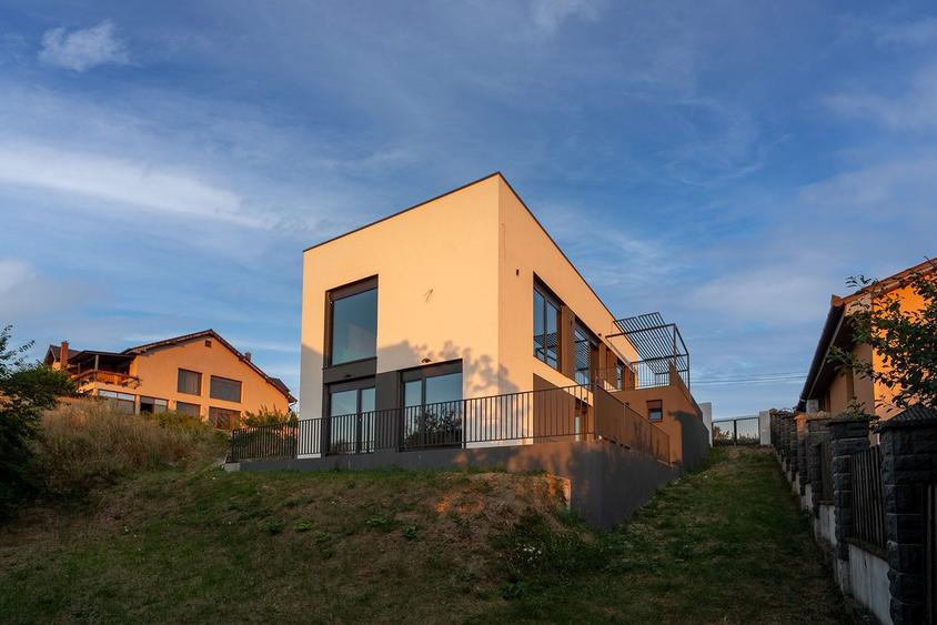 Vilă nouă design mediteranean, proiect deosebit și panoramă- 285.000 E