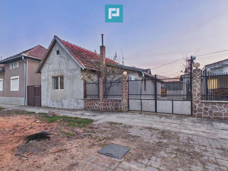 Casă cu 4 camere și 700 mp teren în Cermei