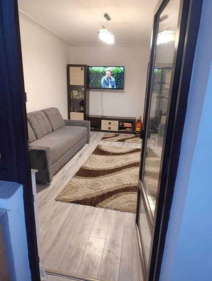 Apartament 3 camere decomandat, etajul 2/4, zona Metalurgie