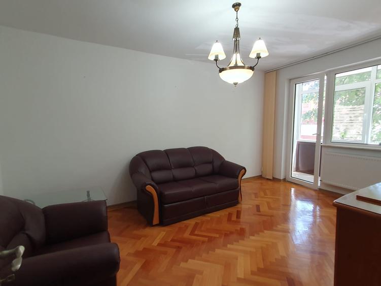 De inchiriat apartament 3 camere zona centrala- langa hotel Central