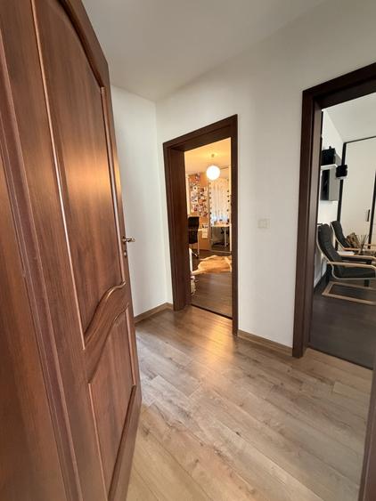 Apartament 4 camere in zona centrala din Giarmata Vii