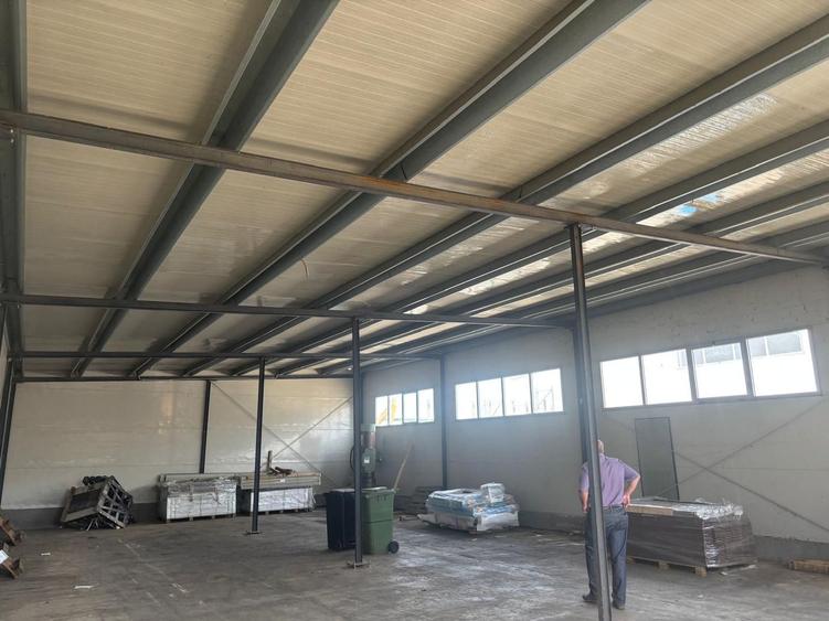 Depozit cu showroom de inchiriat de 1600 mp