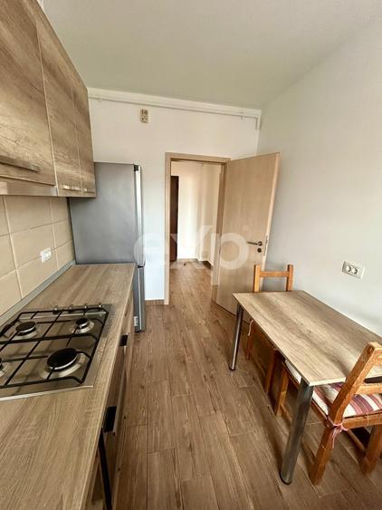 Apartament 2 camere de vânzare – Tractorul, loc parcare 122000 Euro.