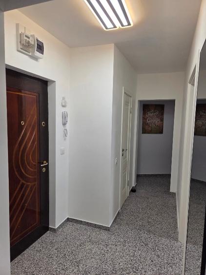 Închiriez zona Titan Metrou