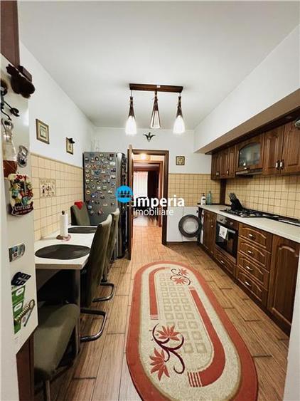 Inchiriez apartament 3 camere, decomandat, Pacurari - Petru Poni