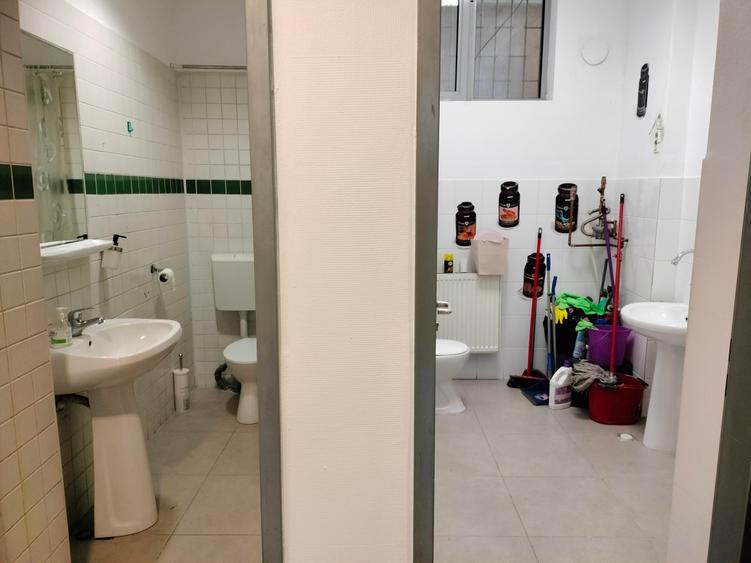 Mosilor, central, vizibilitate buna, expunere cu vitrina de 12m, stradal