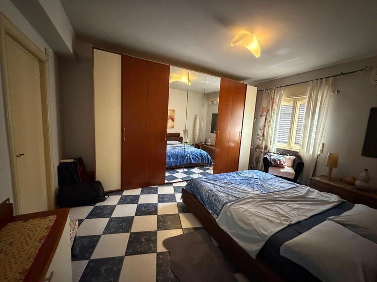 Apartament cu 2 camere, 2 bai, în zona Strada Sfintii Voievozi