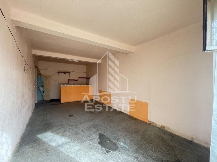 Spatiu comercial 1050 mp si 812 mp teren, in zona Sagului.