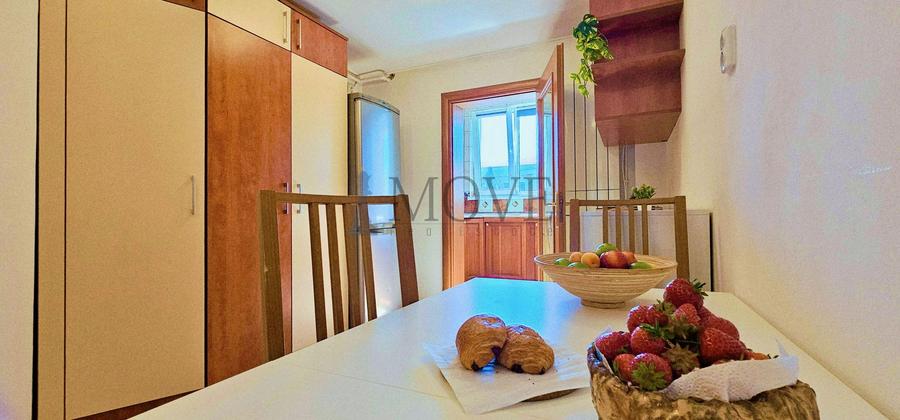 Apartament etaj intermediar, luminos, centrală proprie, fereastră la baie