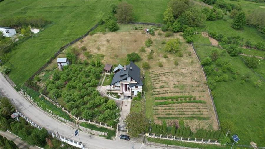 VILA DEOSEBITA IN SLATINA - LUNCANI - OAZA DE LINISTE LA MARGINEA PADURII