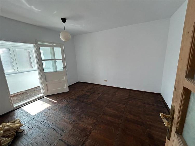 Apartament cu 2 camere de vanzare, etaj 4, zona Sud