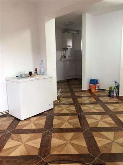 De inchiriat parterul unei case in Sancrai