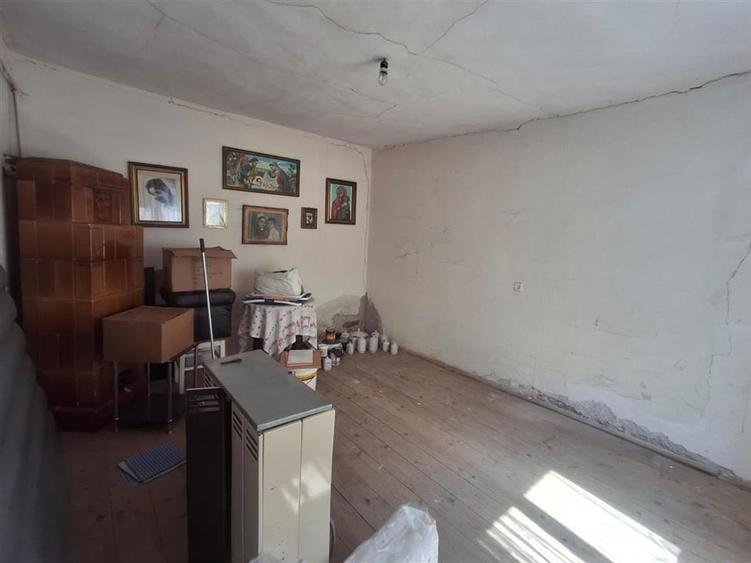 Apartament la casa 2 camere pivnita parcare zona Terezian