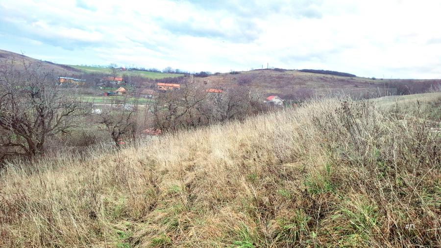 Teren intravilan 1.700 mp, front 68 m, zona Sopor