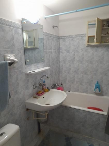 Vând apartament cu 3 camere, central