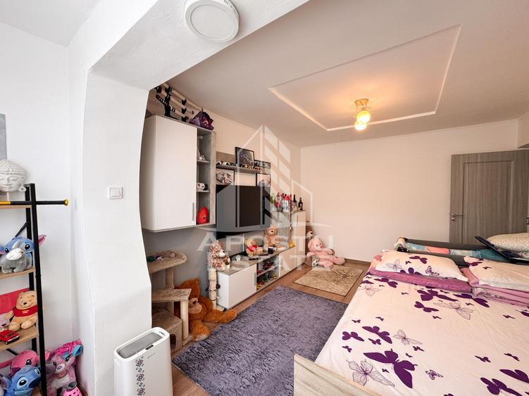 Apartament cu 2 camere, decomandat, Et. 3, Pizzeria Hot, Hunedoara