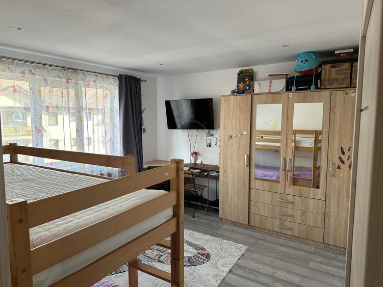 Apartament 3 camere semidecomandat zona Florilor