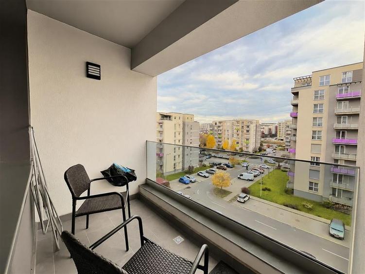 Apartament open space cu 2 camere si parcare in zona Coresi
