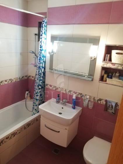 Apartament 3 camere în zona P-TA CIPARIU