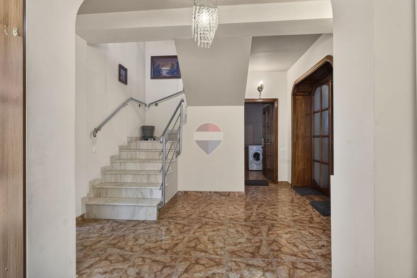 Casă/Spatiu comercial  si teren 422 mp de inchiriat zona Uta