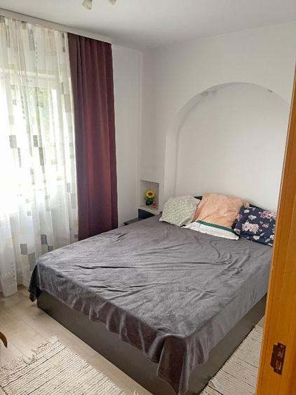 Apartament 3 camere zona Primaverii/Capat 1 , etaj 4 cu sarpanta ,mobilat