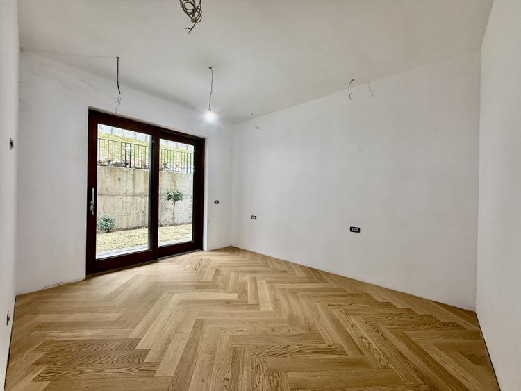 Apartament la parter cu gradina proprie, în Foresti Sinaia. În inima naturii