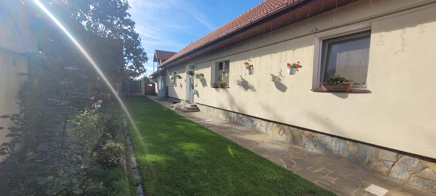 Vand casa cu teren de 1753 mp in Prejmer