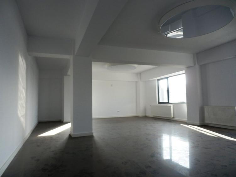 Promo! Etaj 3 clădire birouri Otopeni – chirie 1490 €/lună
