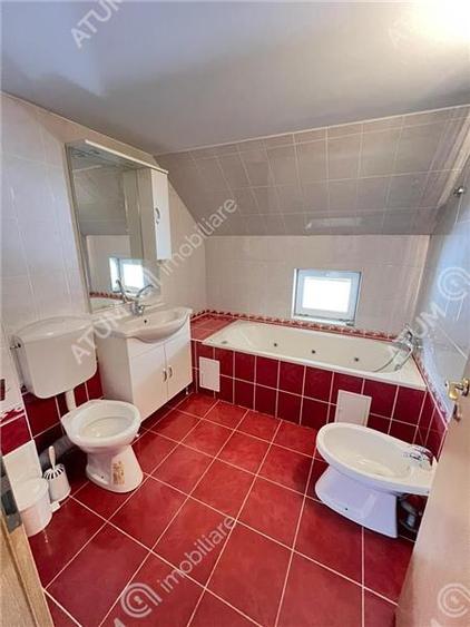 Casa individuala 8 camere 2 garaje 500 mp teren zona Selimbar