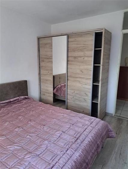Decomandat cu 2 balcoane la etajul 3
