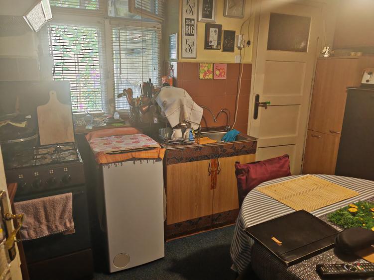 Casa 2 camere singur in curte zona Centrul Istoric