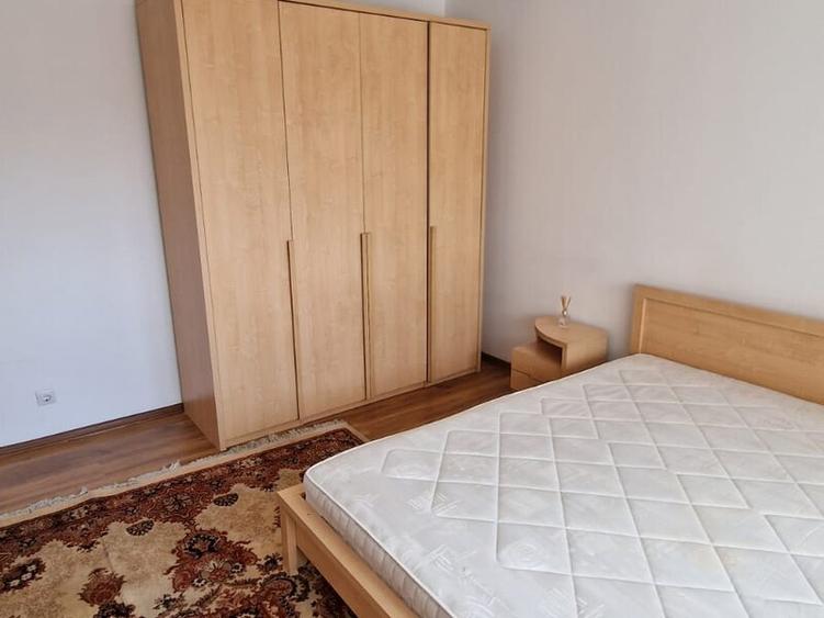 Dorobanti, I.N.G, Rovere Mobili, stradal