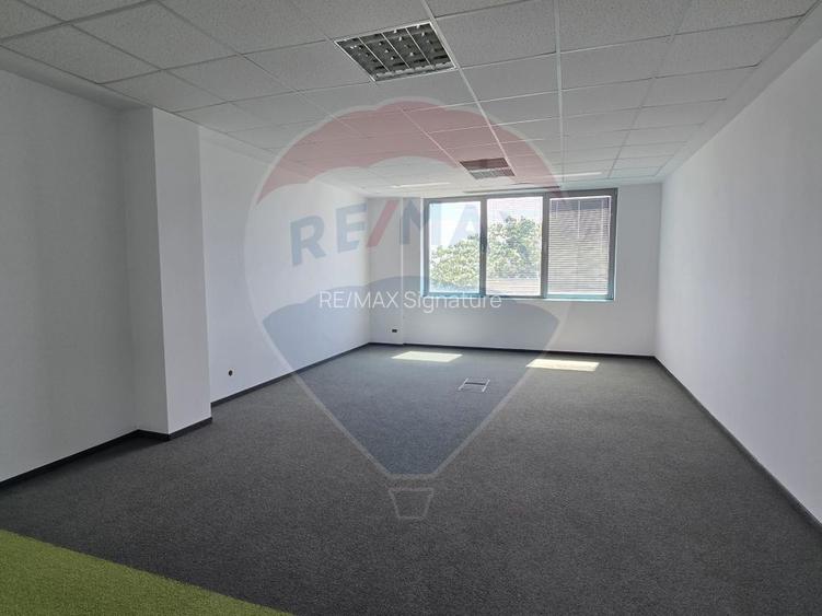 De Vânzare Clădire de Birouri 1.769 mp cu Teren 3.728 mp DN4 - 18