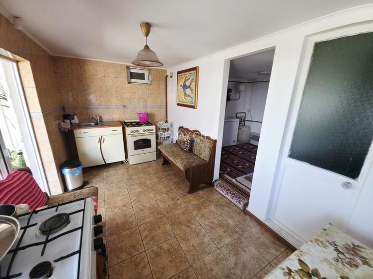 Casă / Vilă cu 3 camere de vânzare - 42