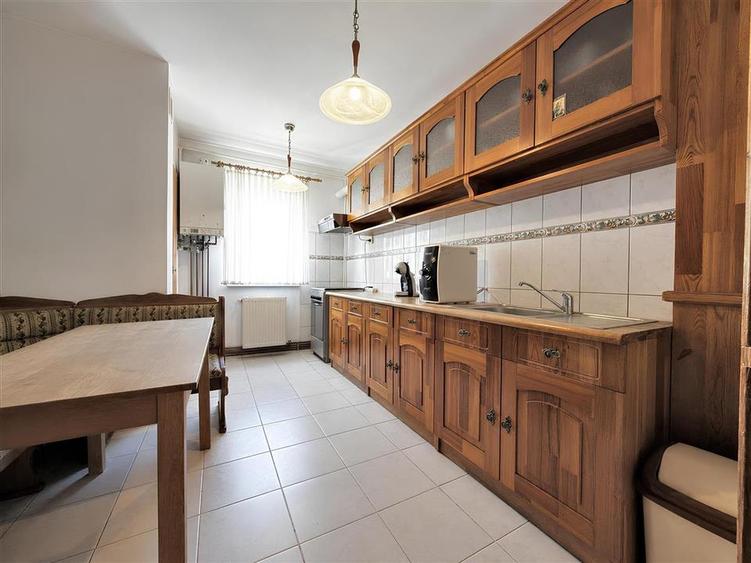 Apartament decomandat cu 4 camere orientat sud zona Cerna