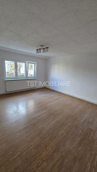 Apartament cu 3 camere, Micro 17,  Bld Independenței - 7