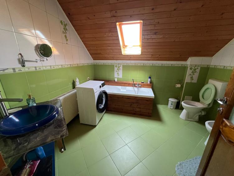 Apartament 3 camere decomandate + curte 400 mp și garaj – zona Terezian