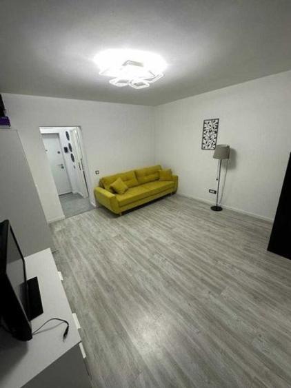 Garsoniera renovata zona Drumul Taberei metrou Favorit